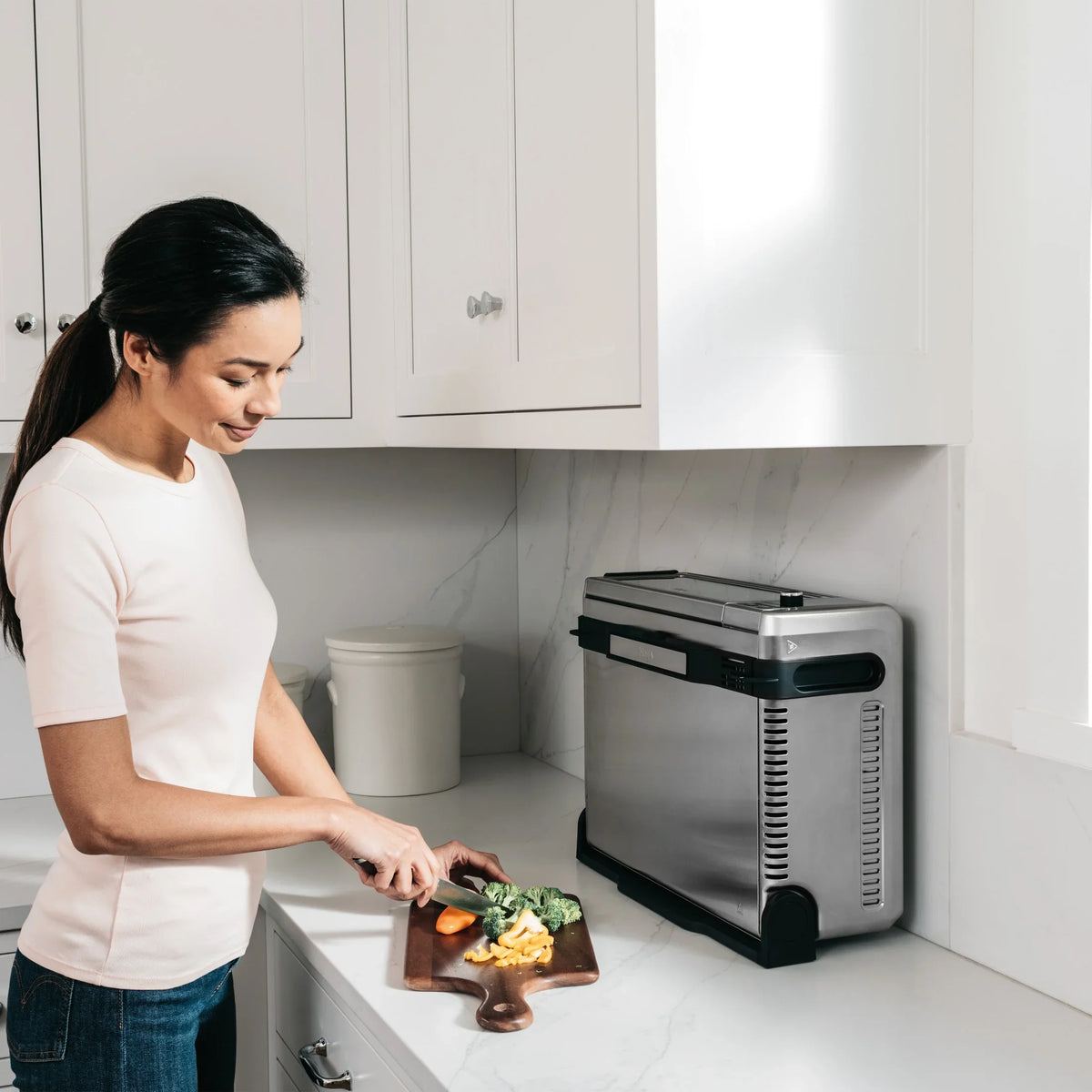 Ninja. SP101 Foodia?" 8-in-1 Digital Air Fry Oven, Flip-Away for Storage, Dehydrate, Keep Warm