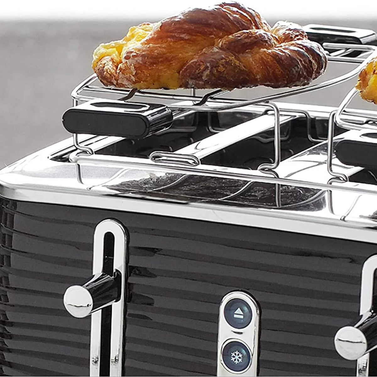 Russell Hobbs Old School 4 Slice Toaster in Black