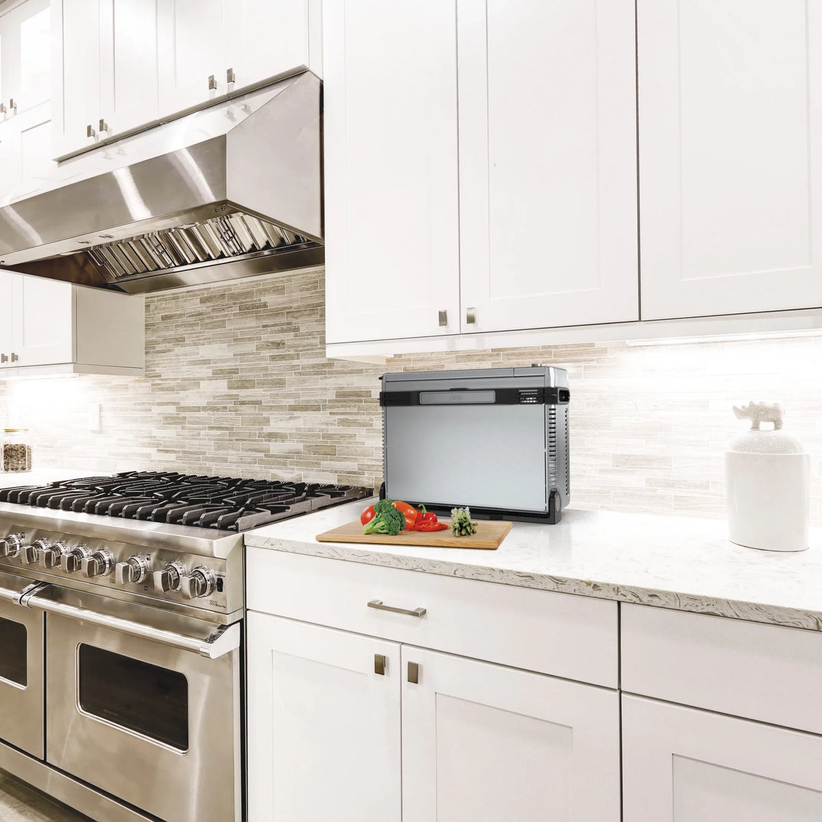 Ninja. SP101 Foodia?" 8-in-1 Digital Air Fry Oven, Flip-Away for Storage, Dehydrate, Keep Warm
