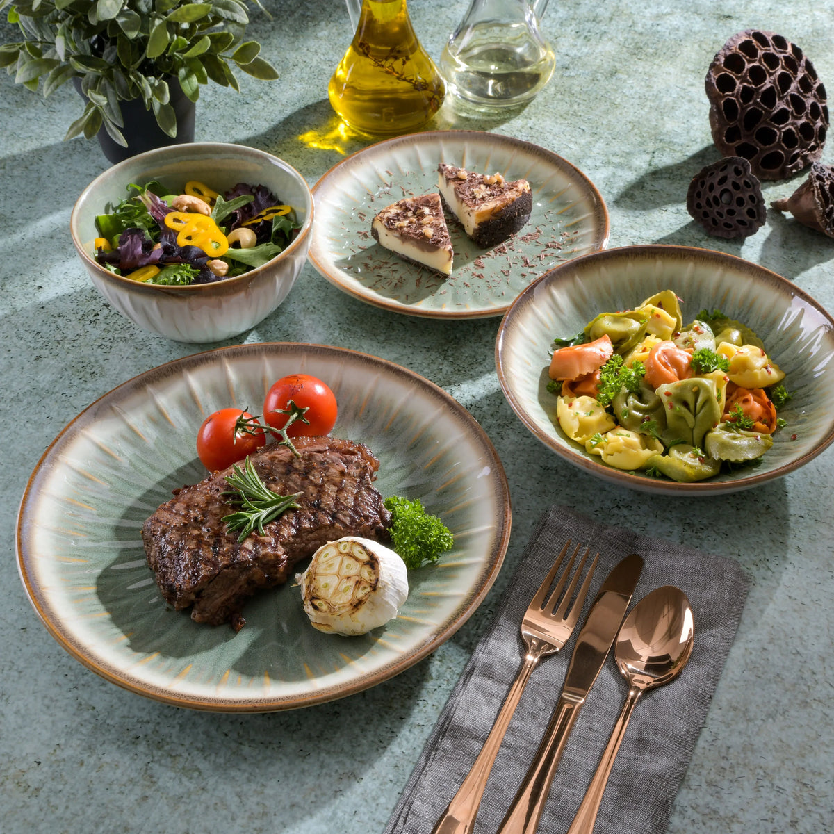 Gibson Elite Mayfair Bay 16 Piece Double Bowl Embossed Reactive Dinnerware a. Blue
