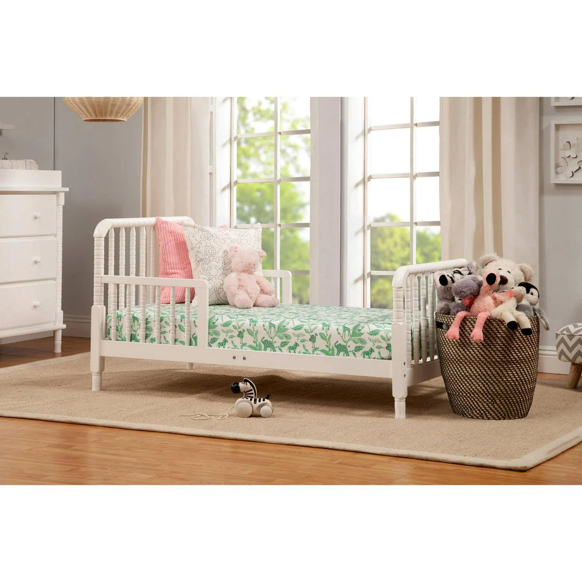 DaVinci Jenny Lind Toddler Bed in White Finish