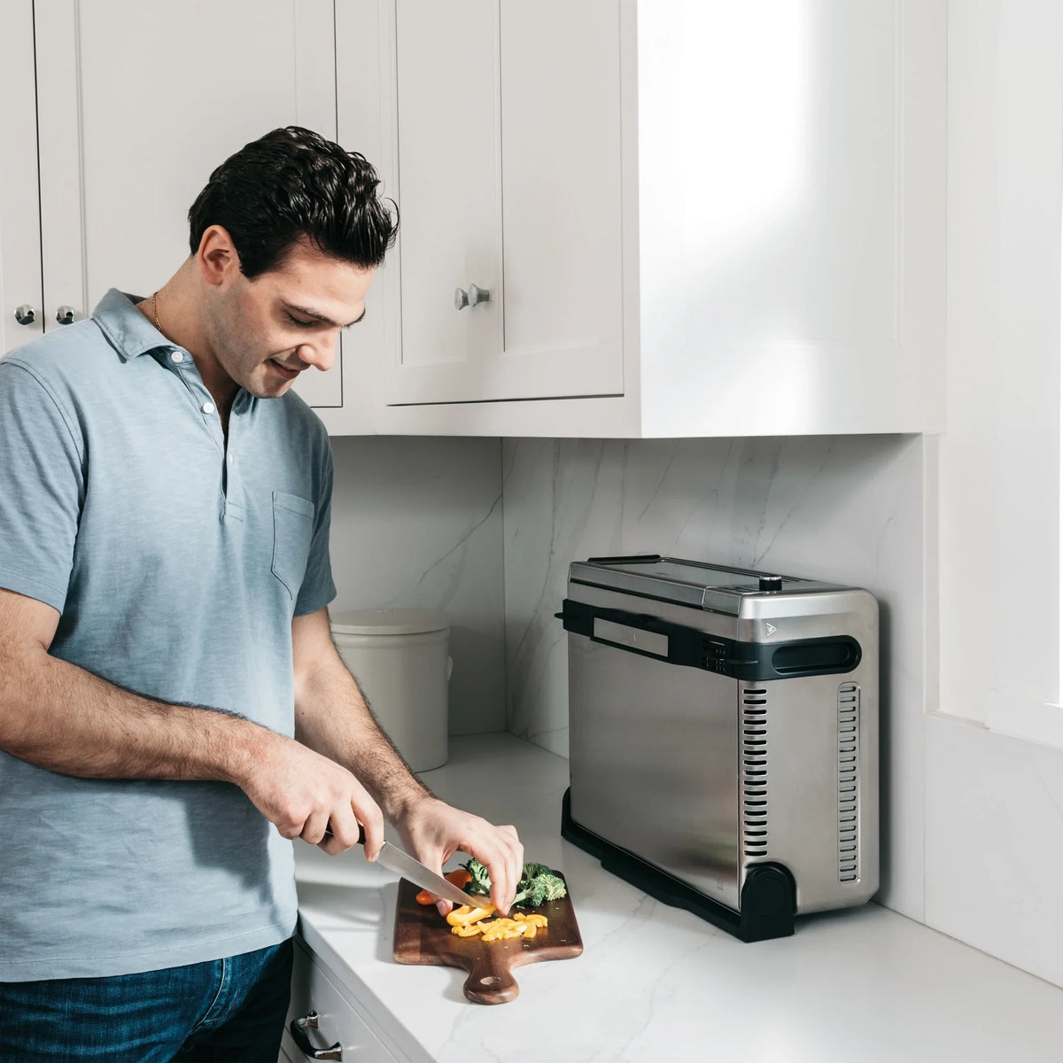 Ninja. SP101 Foodia?" 8-in-1 Digital Air Fry Oven, Flip-Away for Storage, Dehydrate, Keep Warm